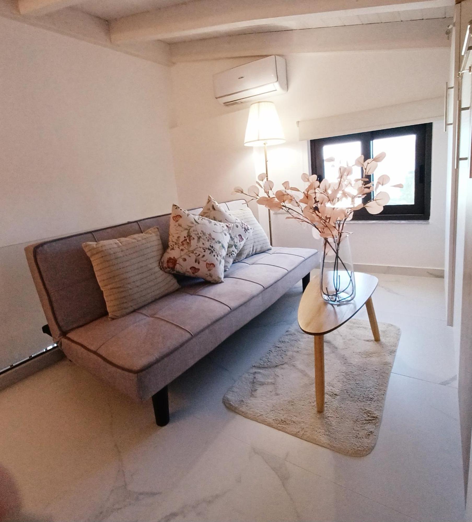 Iriana Seaside Luxury Penthouse Apartment Nikiana
